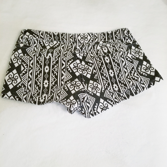 Forever 21 Aztec Black/White Red Embroidery Shorts - Picture 2 of 4